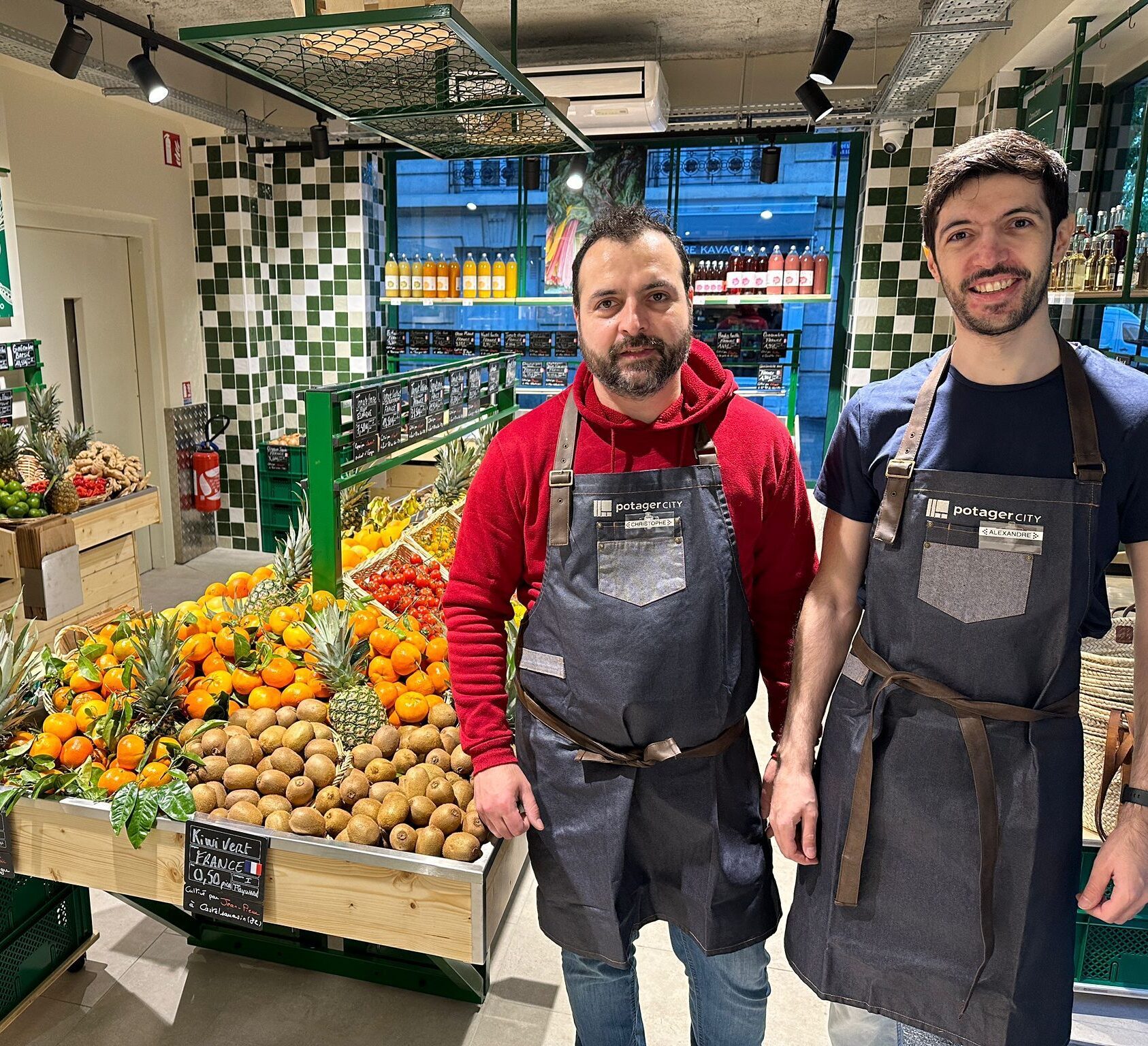 Collaborateurs Potager City dans les rayons de leur magasin