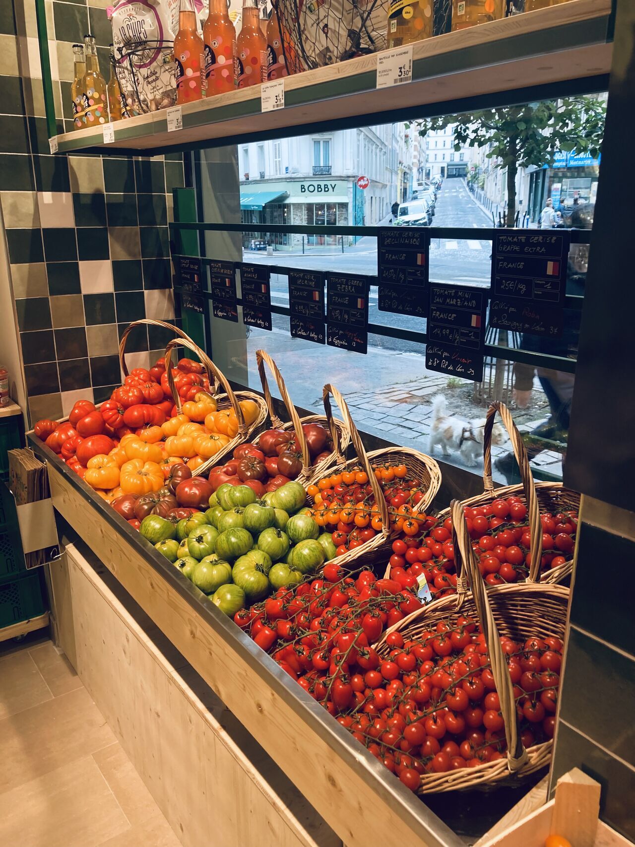 Rayon fruits et légumes d'un magasin Potager City