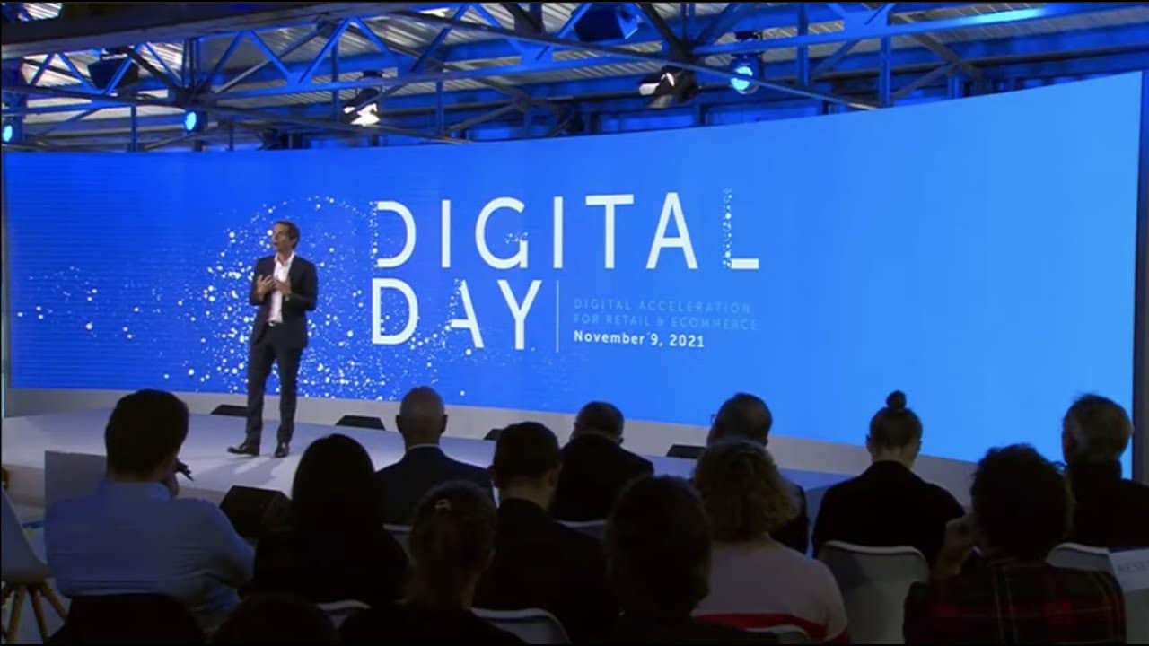Intervenant sur scène, lors du Digital Day