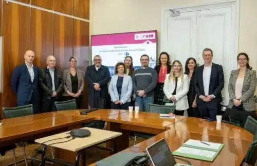 futurs entrepreneurs devant d'une table ronde à l'occasion de la formation dispensée par le CNAM