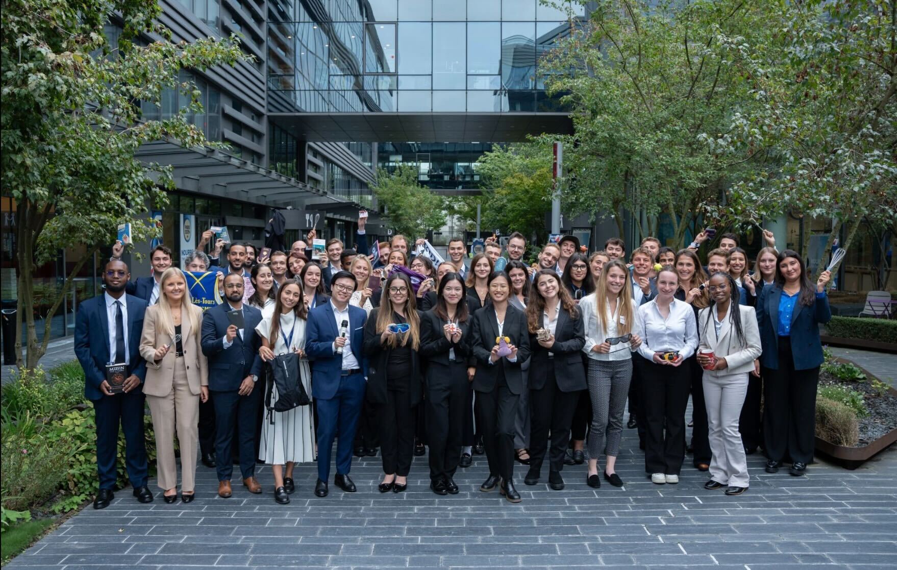 Photo de groupe de la promotion des Graduate 2024 chez Carrefour