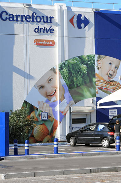 Façade d'une drive Carrefour Hypermarché