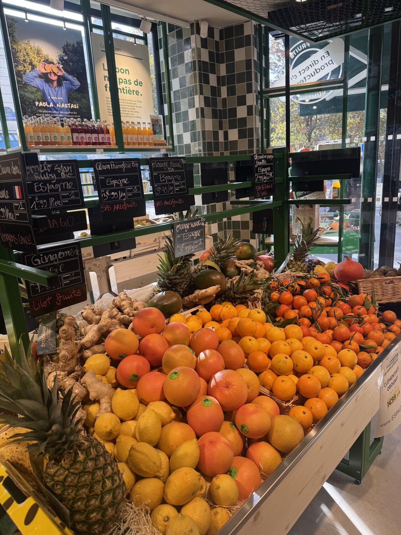 Rayonnages du magasin Potager City de Paris douzième